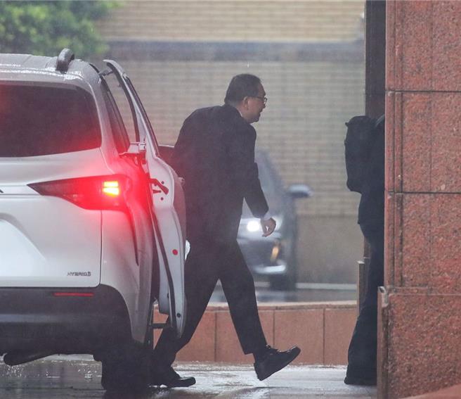 美國關稅暫緩實施，新北市長侯友宜今（10）日上午赴行政院會，將產業界憂慮和地方具體建議反映給中央。（王英豪攝）