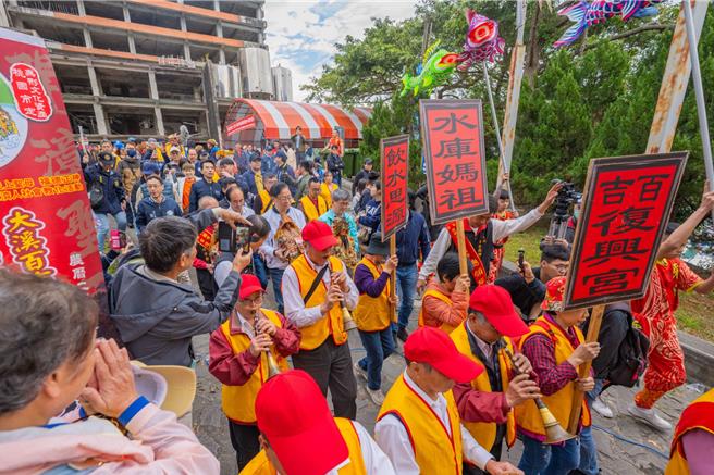 桃园市政府制定《辅导宗教遶境活动作业要点》，并率全国之先导入「自主检核表」制度今日正式发布施行。(民政局提供／蔡依珍桃园传真)