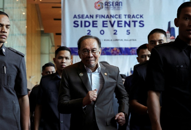 2025年4月8日，馬來西亞總理安華（Anwar Ibrahim），參加了馬來西亞吉隆坡舉行的東盟投資會議。（路透社）