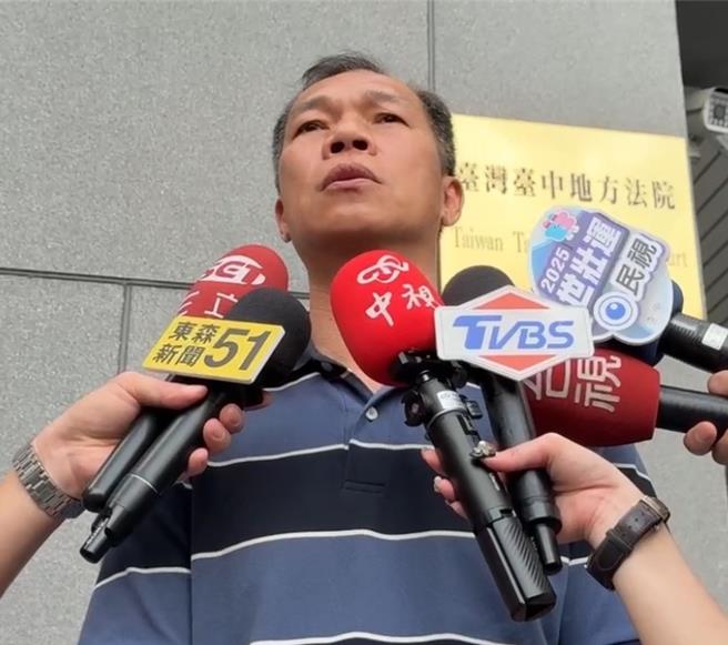 金桂明希望能一肩扛责，争取法外开恩，给涉案的年轻警界同仁一个重新再来的机会。（民眾提供／宝智华台中传真）