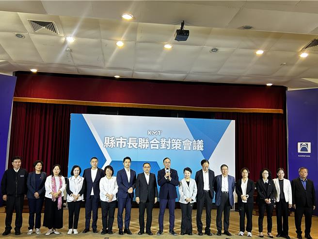 基隆市長謝國樑提到，要與美方談判，前提是國內有一致立場；政府若談判卻缺乏朝野共識，難以成事，唯有朝野團結，才能共同度過當前困難。（陳薏芸攝）