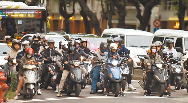 金管會提出金融支持產業方案力挺產業、投資人與民眾。（范揚光攝）（新聞示意圖，圖中人物與新聞無關）