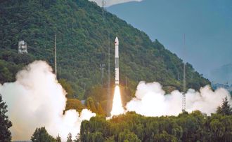 大陸凌晨再度發射載運火箭  經台灣中部大氣層外往西太平洋 