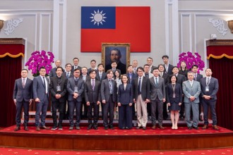 LUXGEN創新充電生態圈榮獲第二屆IT Matters Awards數位轉型獎 獲副總統蕭美琴接見肯定