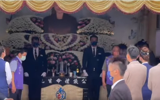 安嫂告別式！安哥神隱未到場 Allen暴哭悲嘆：那個人終究沒出現