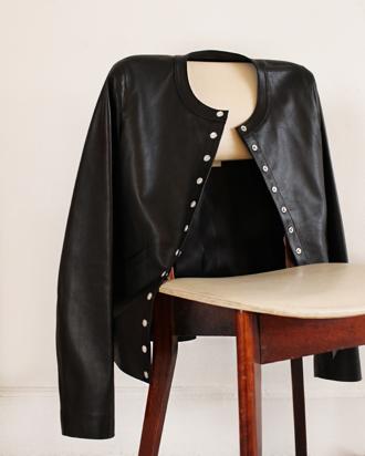 GD回归针织衫正夯 agnes b. 庆50周年推专属电绣针织衫