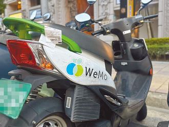 妹子嘆「誤鎖車廂」想借手機沒人理 眾人點1關鍵：不可能借