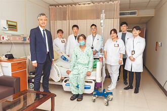 捐肝救父 首例2階段肝移植成功