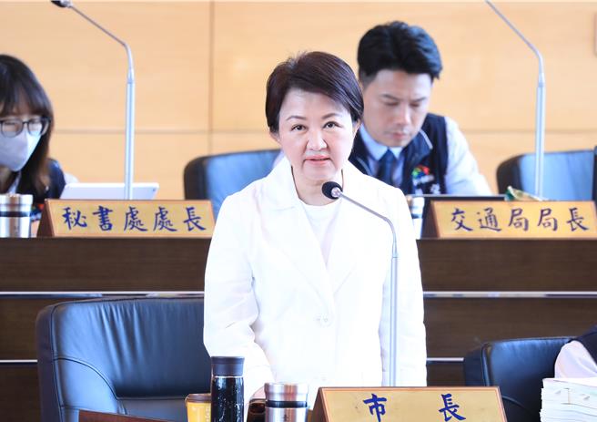 赖清德总统喊出台湾对外投资採「脱中入北」，台中市长卢秀燕11日指出，已经南向的会不会被抛弃，建议中央近日出面说明。（陈淑娥摄）