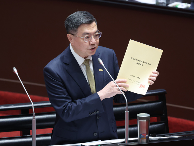 立法院11日邀请行政院专案报告「美国关税政策因应作为」，行政院长卓荣泰上台答询。（姚志平摄）