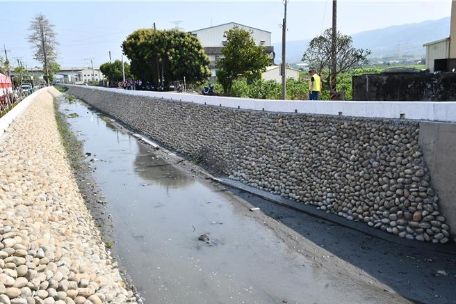 彰化縣社頭鄉舊社排水改善工程斥資4.7億元、總長度約3.13公里，同時改建8座橋梁及沿線道路，歷時7年多，完成全線整治。（葉靜美攝）