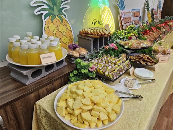 屏东金钻凤梨开始盛产，整体风味呈现酸甜温和感，品质佳。（罗琦文摄）