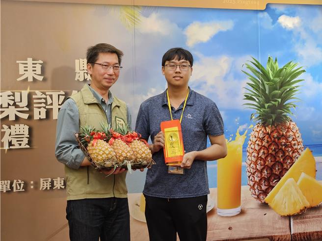 屏东县政府举办优质金钻凤梨评鑑，今年甜度王糖度达18.1度。（罗琦文摄）