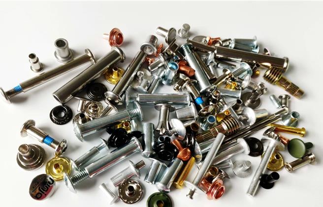 美国关税政策反覆，彰化有企业忙出货、也有企业面临订单减少挑战，图为五金零件。（民眾提供／叶静美彰化传真）