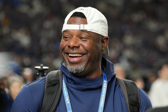 名人堂球星小葛瑞菲（Ken Griffey Jr.）以官方摄影身分，现身高尔夫名人赛。（图／路透）
