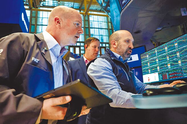 川普对等关税政策急转弯，美股跟着大涨。（路透）