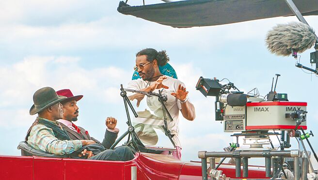 萊恩庫格勒（右）再次合作麥可‧B‧喬丹，稱這部片是給影迷的一封情書。（華納兄弟提供）