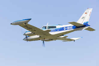 影》美國機瘟不斷！小飛機重摔鐵公路 墜地前軌跡如麻花