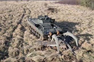 英軍「象甲蟲」遙控掃雷載具 提升地面作戰彈性