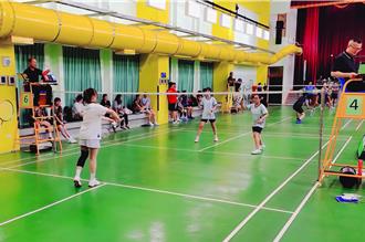 苗栗縣長盃羽球開打  吸300名選手競技 電子計分系統首登場