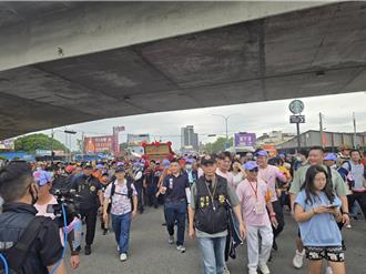 大甲媽回鑾抵清水！晚間駐駕朝興宮 信徒擠爆海線香路