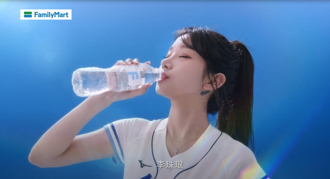 李珠珢30秒「喝水」广告太洗脑！大玩谐音哏 全网热议：谁想的