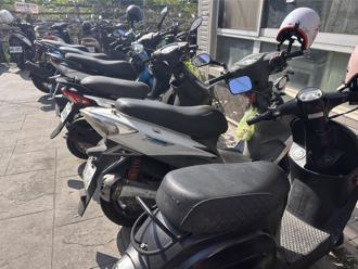 台灣騎士安全帽放車上 印度工程師驚：不怕被偷？網曝3物才熱門