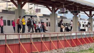 台铁电力设备故障「旅客爆被赶下车」！1路段火车大误点