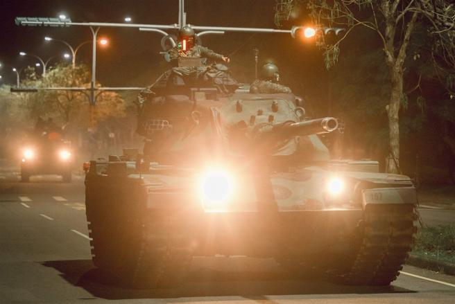 官兵驾驶M60A3战车等各式车辆实施战术机动，展开「战力再整补」。（记者陈怡璇摄）