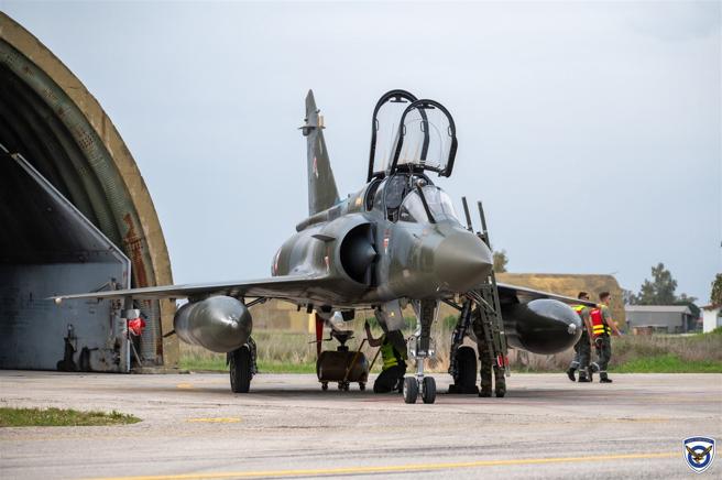  法军同型幻象战机，近期曾远赴希腊参与空战联演，证明其仍具备先进作战能量。
（取自希腊空军「X」帐号）