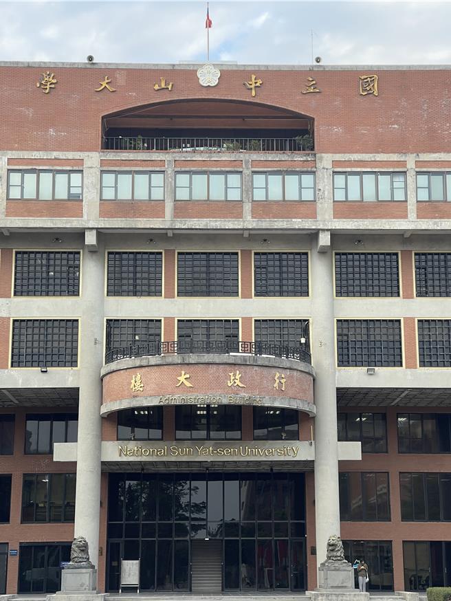 中山大学学生会会长刘品佑表示支持校长回应。（丁治纲摄）