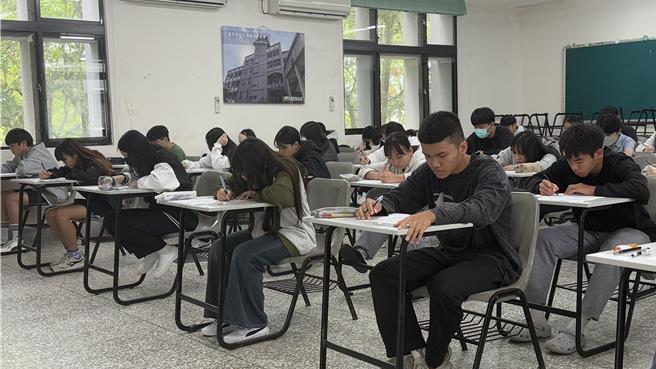 慈大原住民專班考試招收75名護理公費生，今天辦理考試。（慈濟提供／王志偉花蓮傳真）