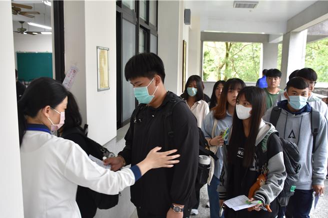 慈大原住民專班考試招收75名護理公費生，今天辦理考試。（慈濟提供／王志偉花蓮傳真）