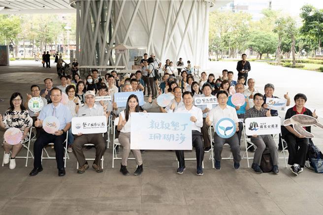 垦丁国家公园珊瑚产卵季办理保育系列活动，今年首度扩展至高雄地区举办多场如海洋市集、海洋沙龙、科普讲座及特展等，希望让更多民眾了解海洋保育重要性。（垦管处提供／任义宇高雄传真）