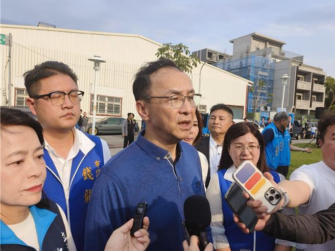 美国提高关税引起全球关注，国民党主席朱立伦表示，未来还有匯率战、美国国债问题，呼吁政府针对关税应该要提出更多的特别预算。（赖佑维摄）