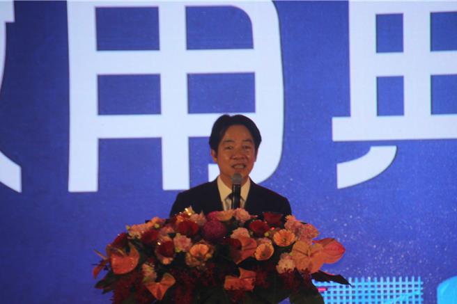 赖清德总统12日到崑科大出席电动车研发制造人才基地剪彩，夸奖崑科大是企业最爱晋用人才的云嘉南私校之一。（程炳璋摄）