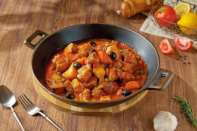 茹曦酒店「Sunny Buffet」欧洲美食飨宴中的「乡村野菜炖猪肉」，是道地的法国家常美食。图／茹曦酒店