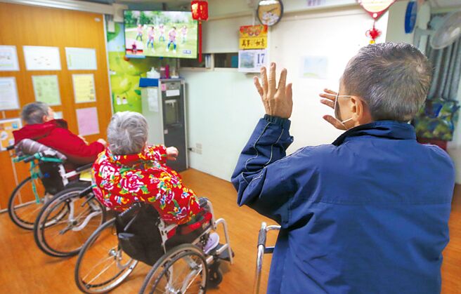 长照3.0拟放宽限制，让50岁以下年轻失智个案，也能及早使用长照服务。图为长照机构。（赵双杰摄）