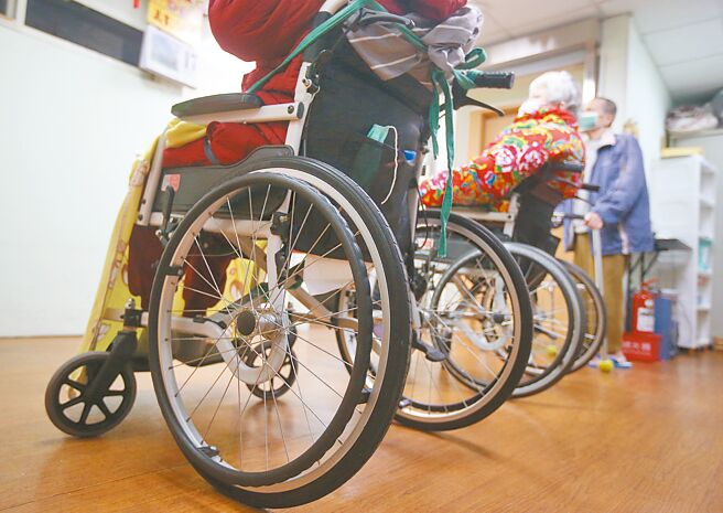 健保署10日召开修改「全民健康保险医事服务机构特约及管理办法」修法沟通会议，拟不给付或减少给付病情稳定却未下转、转诊的住院。图为示意图。（赵双杰摄）