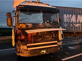 國1員林段4車車禍 貨櫃車「折甘蔗」擋路釀6傷