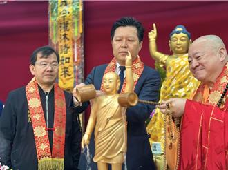 新北市浴佛節慶典盛大舉行 副市長浴佛祈福
