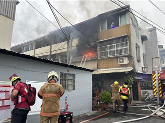 台南民宅惡火！ 屋主一度受困2樓陽台