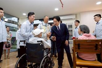 總統視導台南榮民之家 盼世代相傳反共愛國服務精神