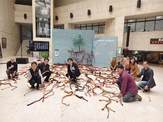 廢材變身水蓑衣！中市文化局攜手特教生實踐永續行動