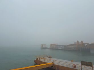 霧鎖金門 海空交通停擺 滯留千人