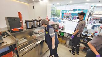 名店饮料打入搅拌棒 高市开罚