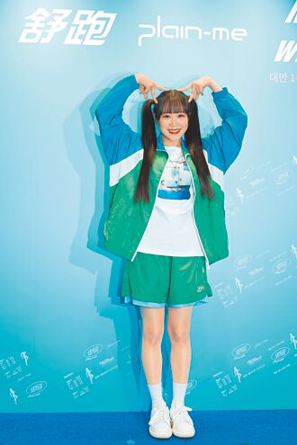 李珠珢惹議 邊荷律用逛店閃話題