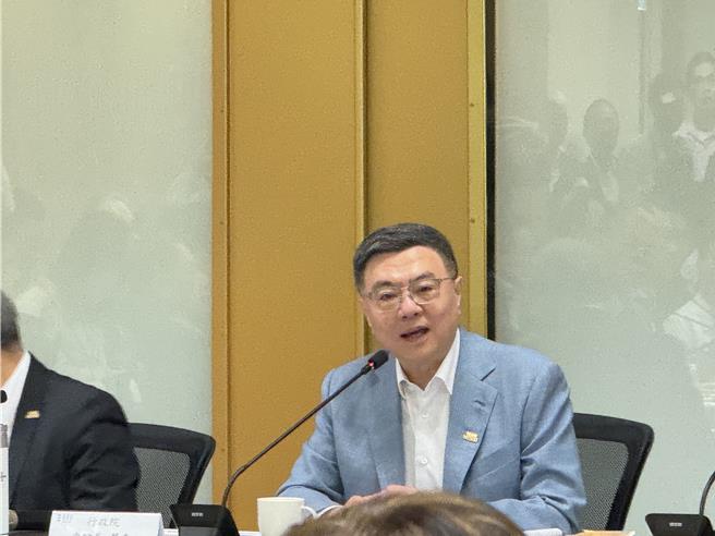 对于央行是否能适度调降存款准备率，行政院长卓荣泰回应，将会再跟央行讨论。（纪爰摄）