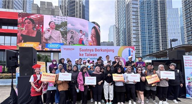 交通部观光署于雅加达苏迪曼大道举办推广活动，介绍台湾旅游。（主办单位提供／陈佑诚台北传真）