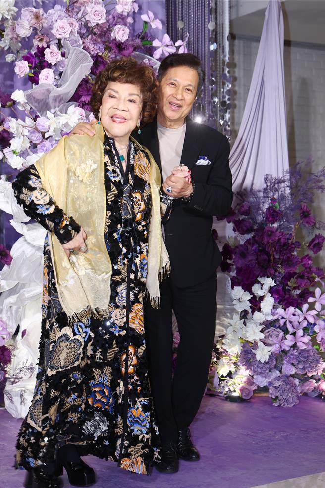 周遊與導演老公李朝永13日出席賴慧如、老公劉家銘婚宴。（鄧博仁攝）